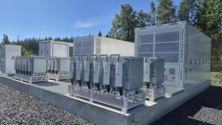 Oomi Solar toimittaa Oulun Seudun Sähkölle 5 MW sähkövaraston aurinkopuiston yhteyteen Muhokselle